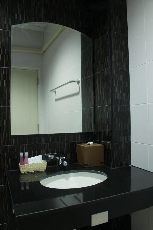 The Siri Place Udon Thani Extérieur photo